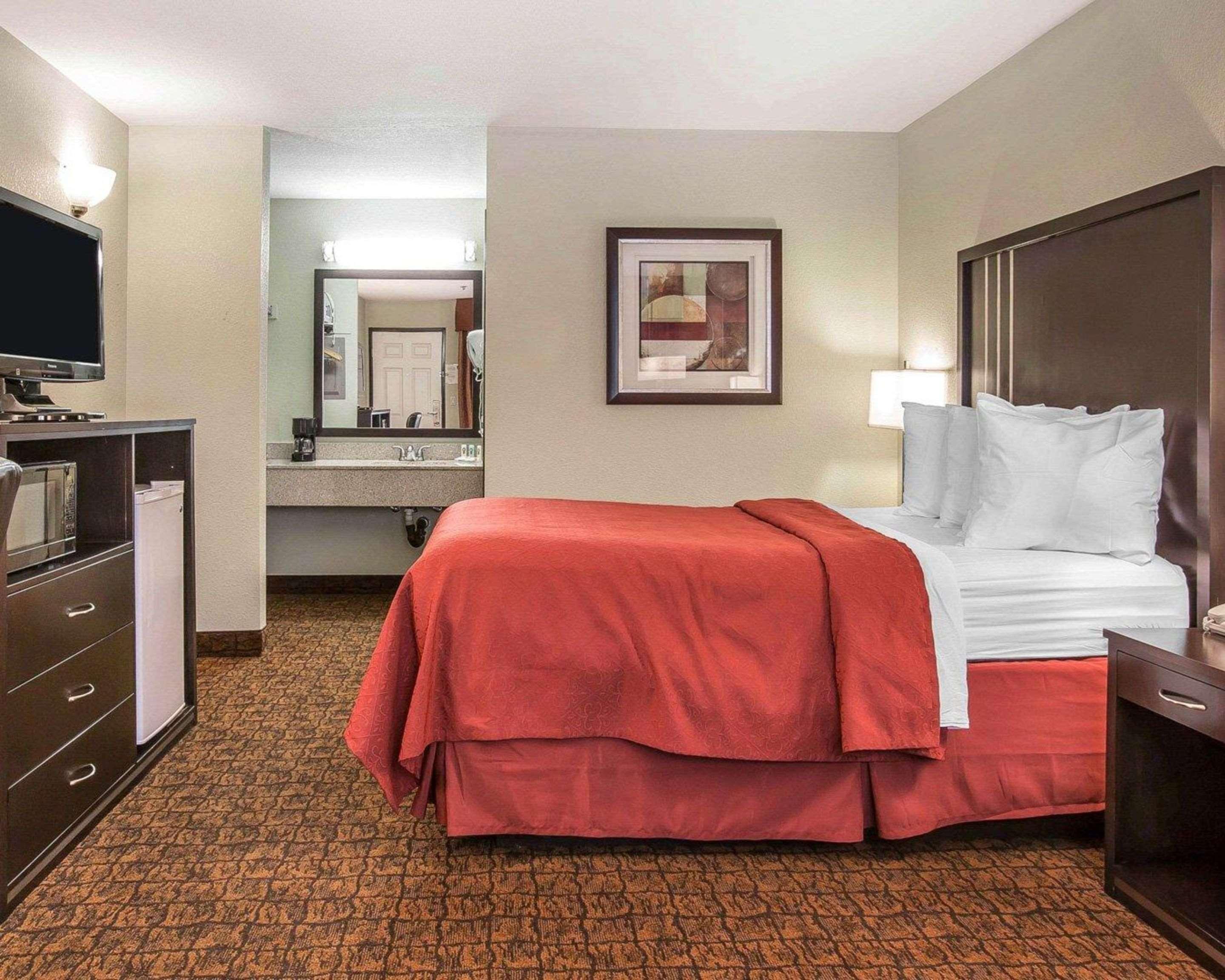 Quality Inn & Suites Woodland - Sacramento Airport Extérieur photo