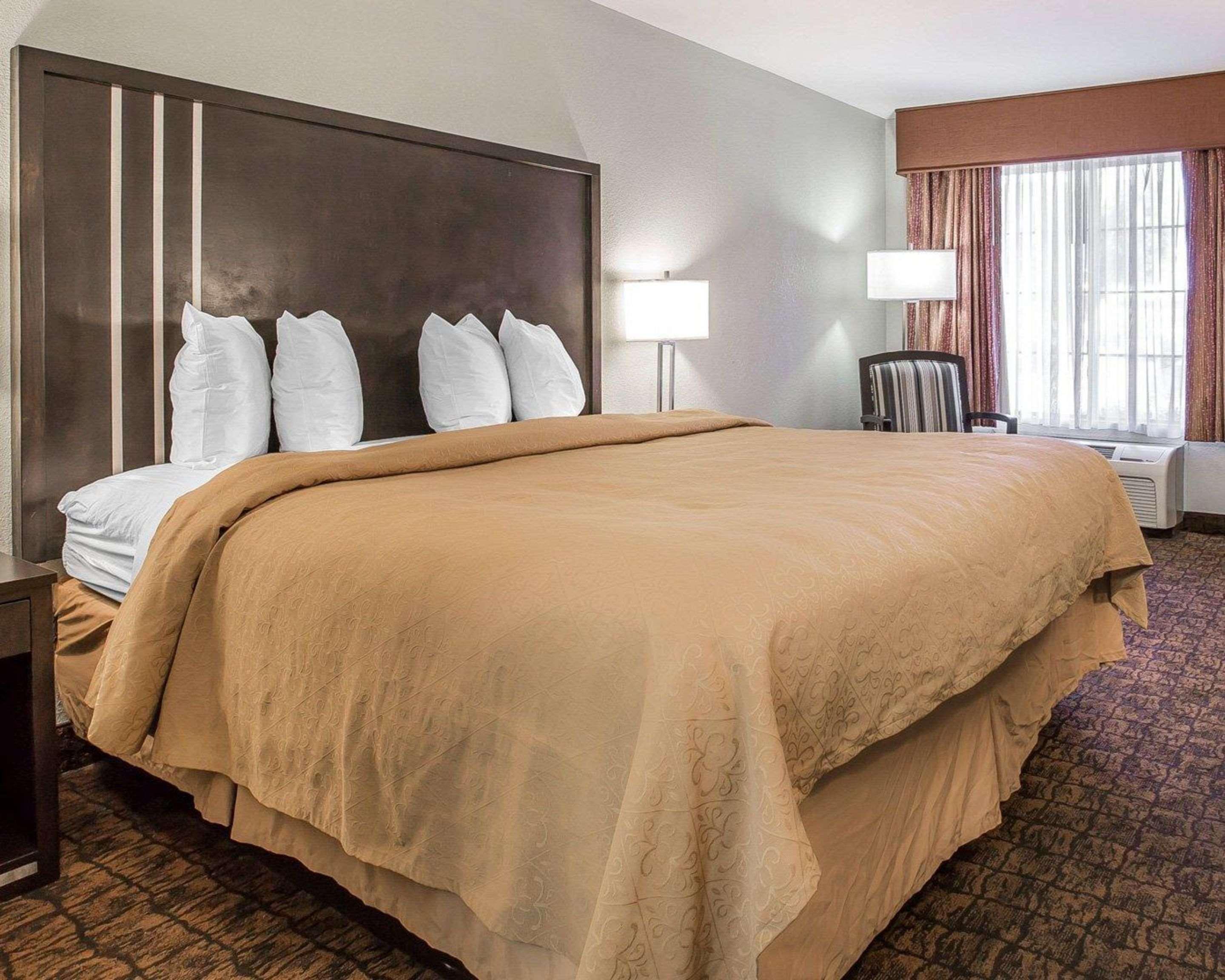 Quality Inn & Suites Woodland - Sacramento Airport Extérieur photo