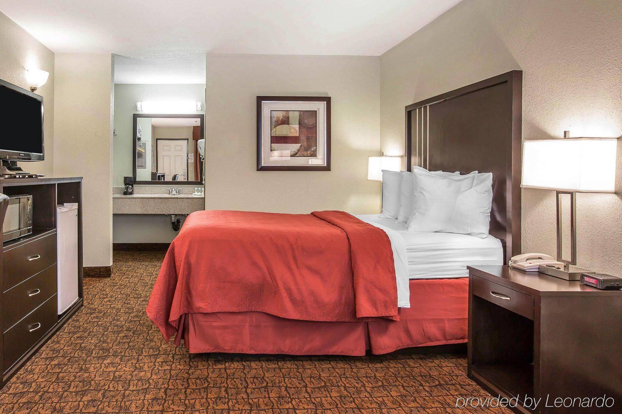 Quality Inn & Suites Woodland - Sacramento Airport Extérieur photo