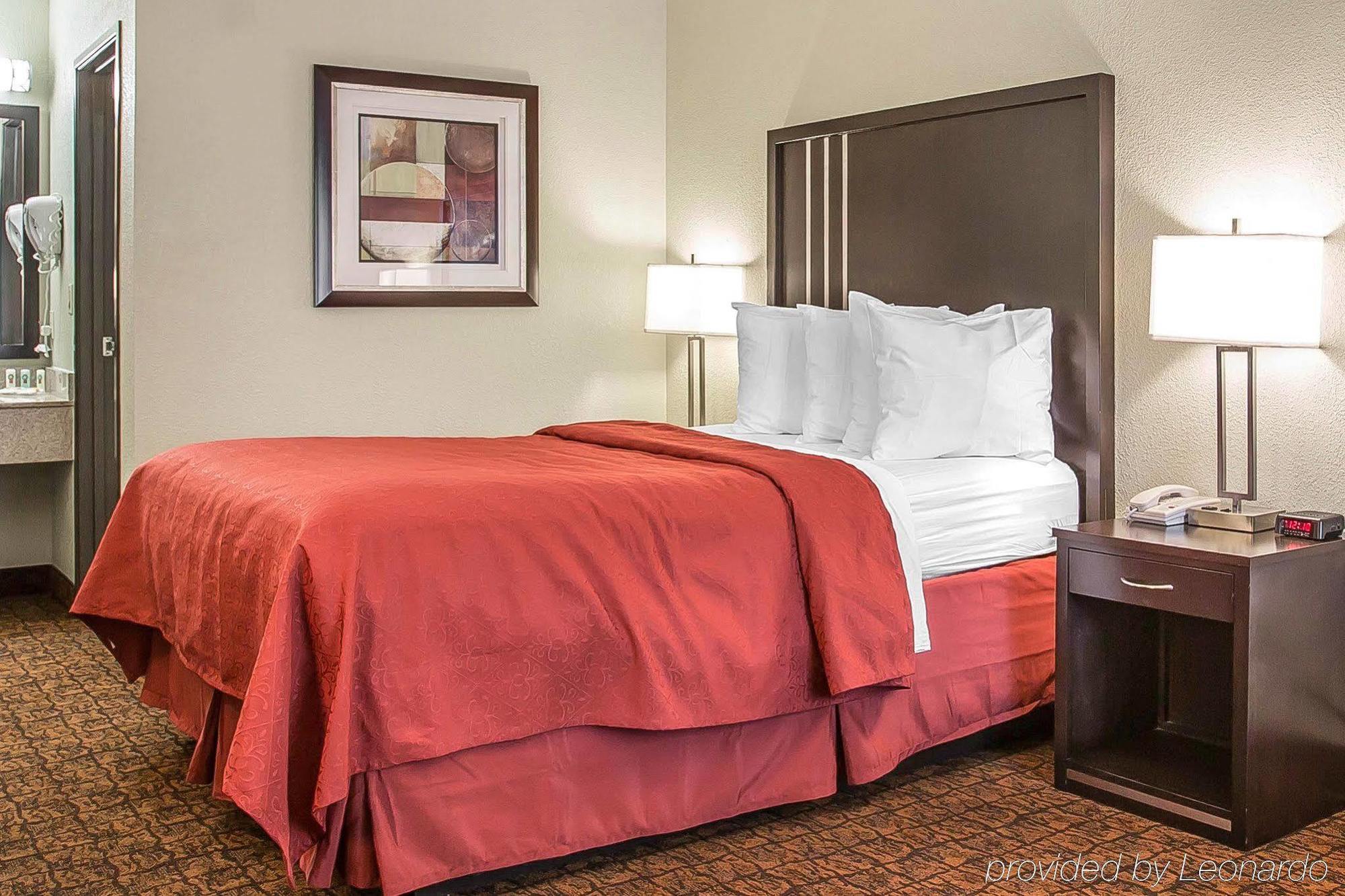 Quality Inn & Suites Woodland - Sacramento Airport Extérieur photo